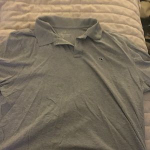 Vineyard vines cotton light weight shirt.